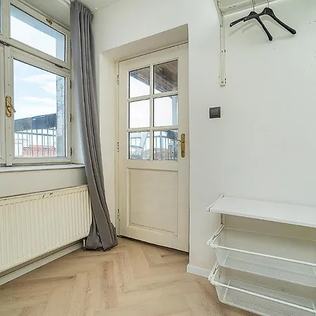 Big 4-bedroom Flat, Terrace With Great Vitkov View براغ
