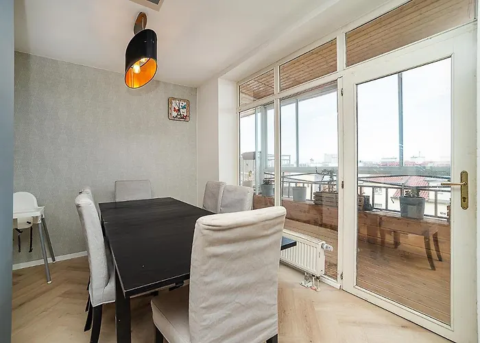 Apartmán Big 4-bedroom Flat, Terrace With Great Vitkov View