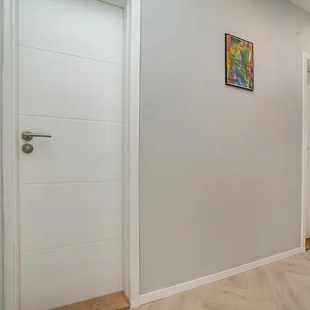 Big 4-bedroom Flat, Terrace With Great Vitkov View *