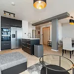 Big 4-bedroom Flat, Terrace With Great Vitkov View Διαμέρισμα Πράγα