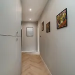 Big 4-bedroom Flat, Terrace With Great Vitkov View Διαμέρισμα