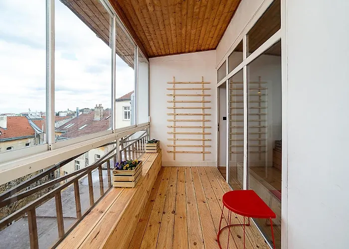 Apartment Big 4-bedroom Flat, Terrace With Great Vitkov View *